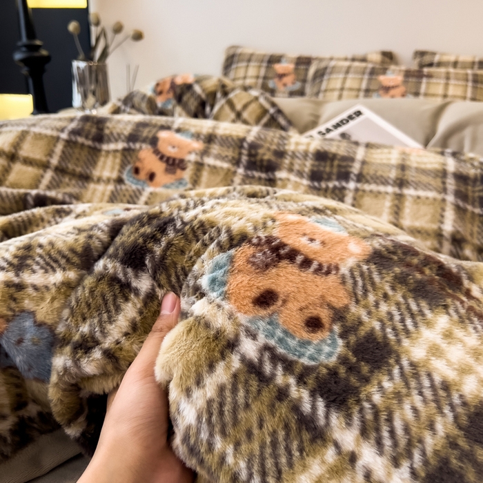 91家纺网 家纺一手货源 找家纺 倾慕家纺 2026新款高克重兔毛绒保暖四件套 线格熊黑灰