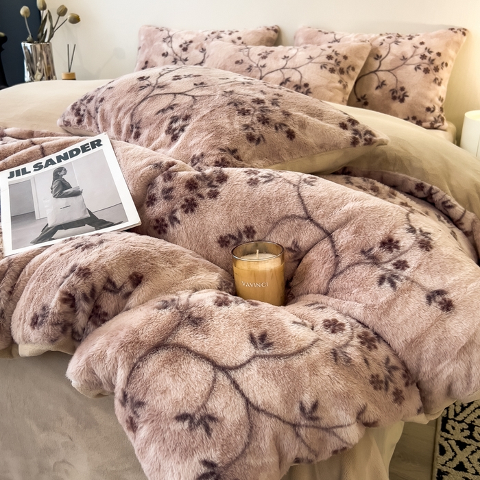 91家纺网 家纺一手货源 找家纺 倾慕家纺 2026新款高克重兔毛绒保暖单被套 浅芳