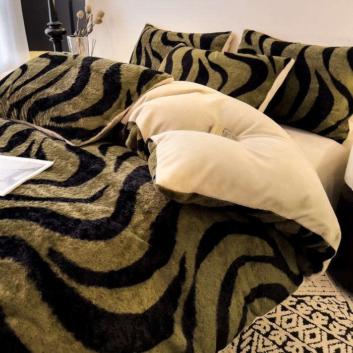 91家纺网 家纺一手货源 找家纺 倾慕家纺 2026新款高克重兔毛绒保暖单被套 斑马纹绿