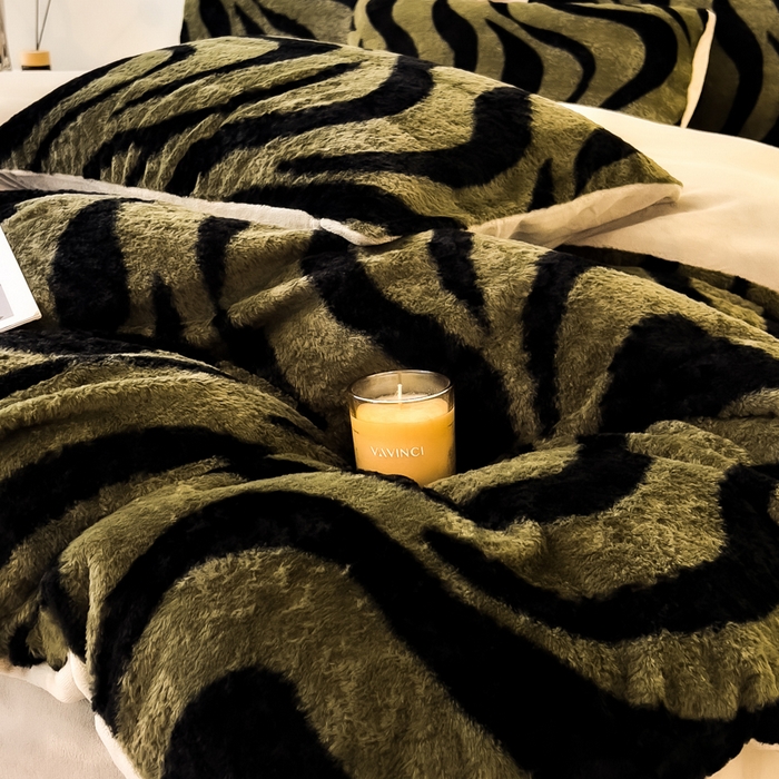 91家纺网 家纺一手货源 找家纺 倾慕家纺 2026新款高克重兔毛绒保暖单被套 斑马纹绿