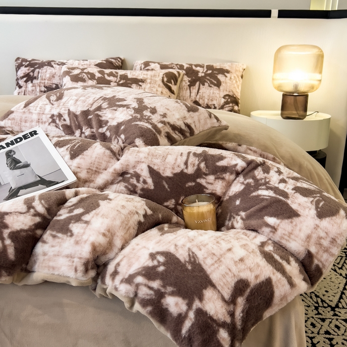 91家纺网 家纺一手货源 找家纺 倾慕家纺 2026新款高克重兔毛绒保暖单被套 花蔓咖