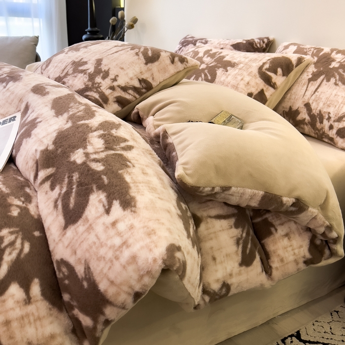 91家纺网 家纺一手货源 找家纺 倾慕家纺 2026新款高克重兔毛绒保暖单被套 花蔓咖