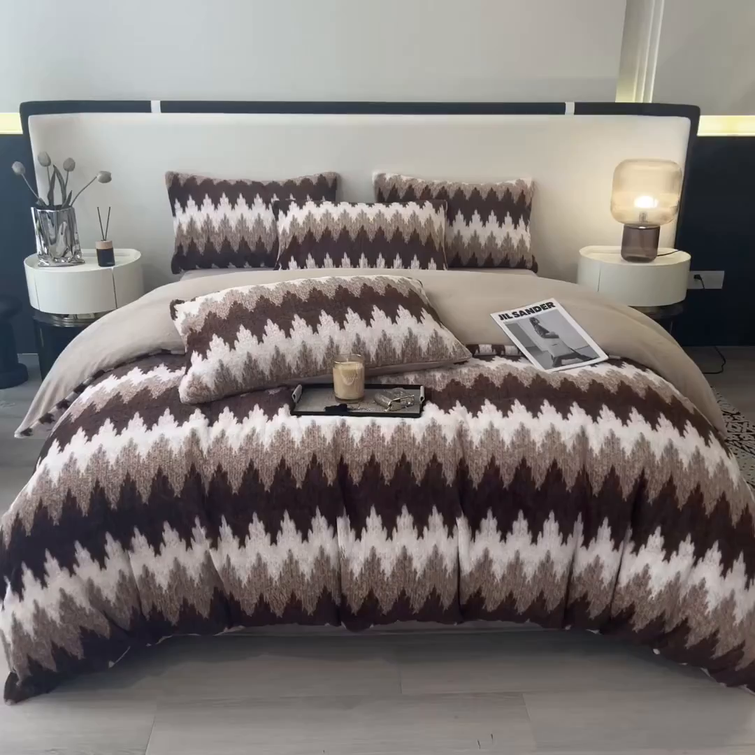 91家纺网 家纺一手货源 找家纺 倾慕家纺 2026新款高克重兔毛绒保暖四件套 泥点曲线咖