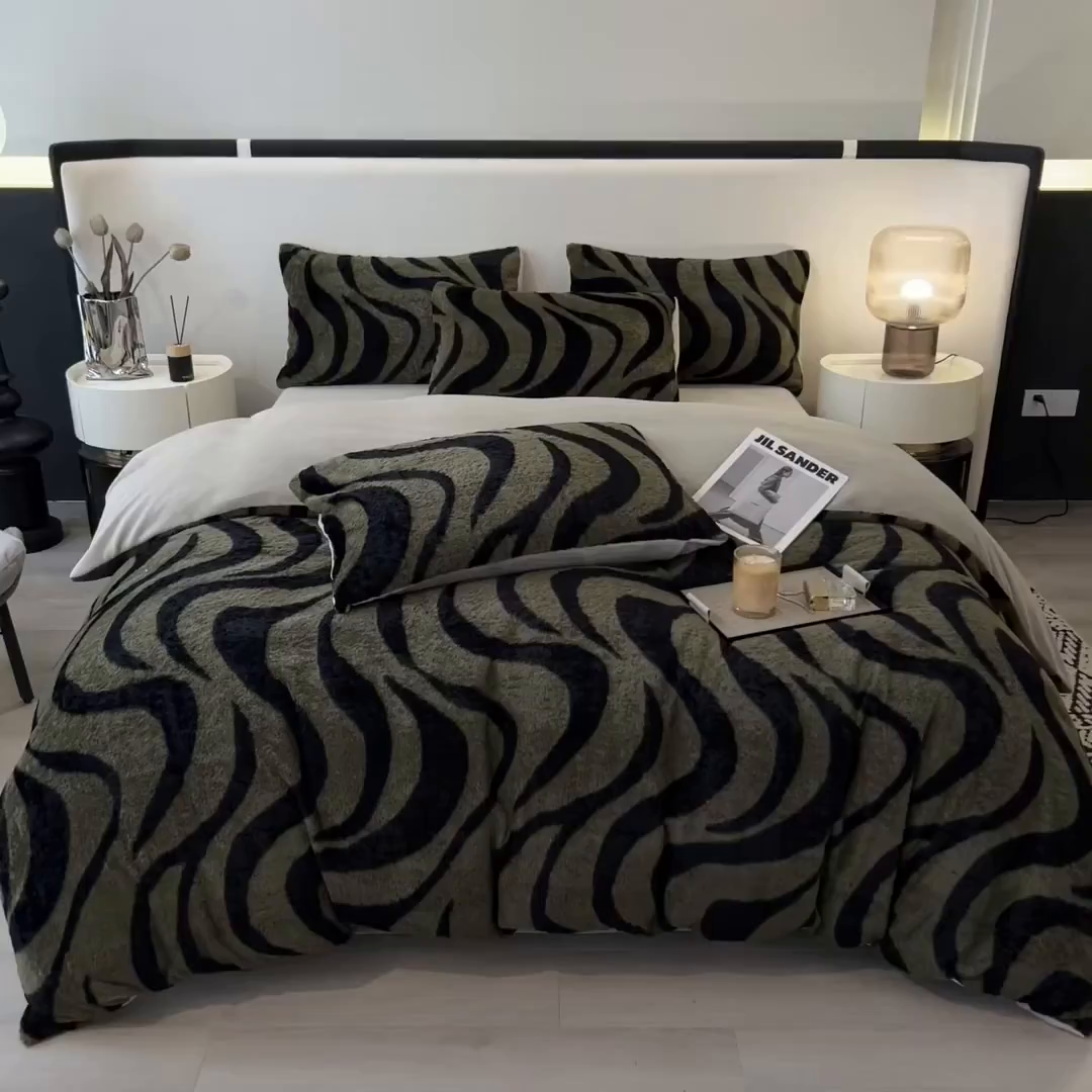 91家纺网 家纺一手货源 找家纺 倾慕家纺 2026新款高克重兔毛绒保暖四件套 斑马纹绿