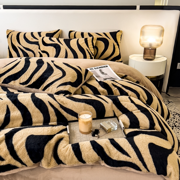 91家纺网 家纺一手货源 找家纺 倾慕家纺 2026新款高克重兔毛绒保暖单被套 斑马纹卡其