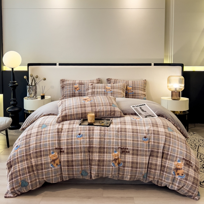 91家纺网 家纺一手货源 找家纺 倾慕家纺 2026新款高克重兔毛绒保暖单被套 线格熊兰绿