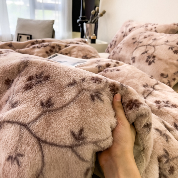 91家纺网 家纺一手货源 找家纺 倾慕家纺 2026新款高克重兔毛绒保暖单被套 浅芳