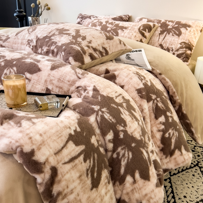 91家纺网 家纺一手货源 找家纺 倾慕家纺 2026新款高克重兔毛绒保暖单被套 花蔓咖