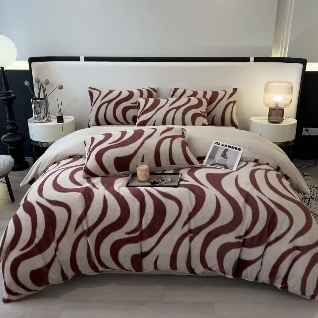 91家纺网 家纺一手货源 找家纺 倾慕家纺 2026新款高克重兔毛绒保暖四件套 斑马纹红