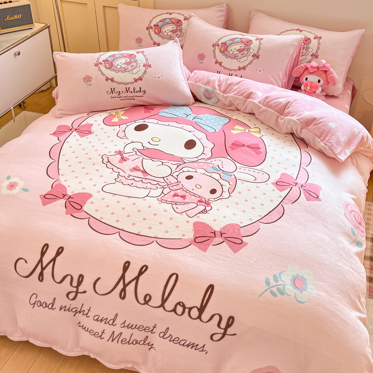 91家纺网 家纺一手货源 找家纺 博雅 2025新款三丽鸥正版授权高克重大版牛奶绒四件套 牛奶绒大版-小花美乐蒂