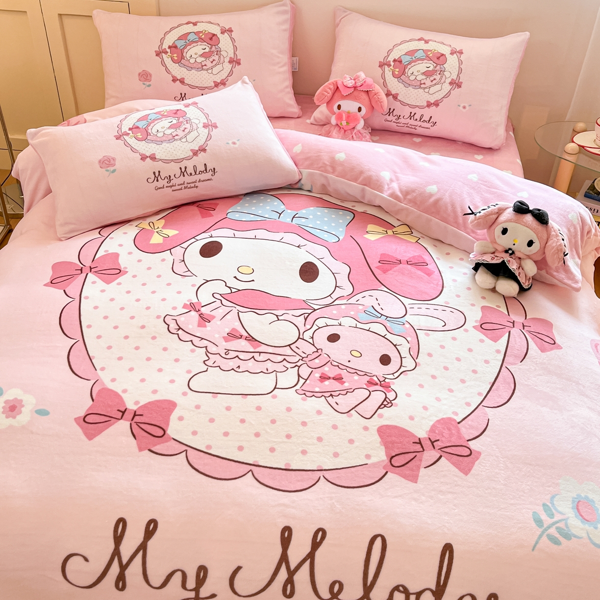 91家纺网 家纺一手货源 找家纺 博雅 2025新款三丽鸥正版授权高克重大版牛奶绒四件套 牛奶绒大版-小花美乐蒂