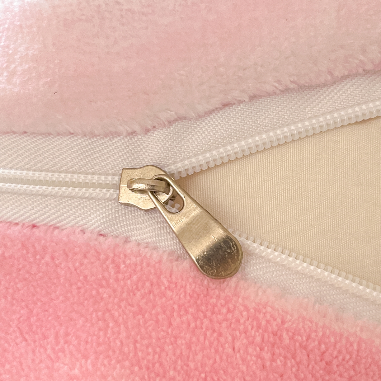 91家纺网 家纺一手货源 找家纺 博雅 2025新款三丽鸥正版授权高克重大版牛奶绒四件套 牛奶绒大版-小花美乐蒂