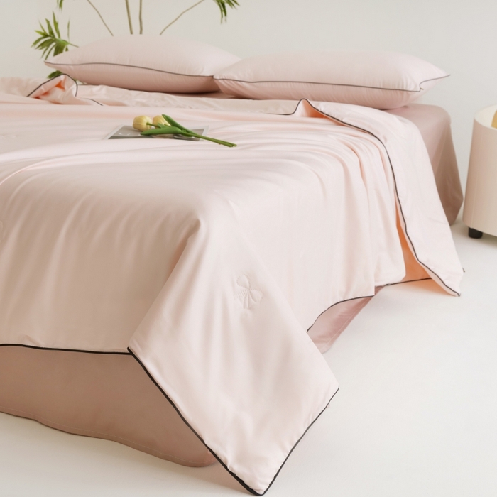 91家纺网 家纺一手货源 找家纺 汣沐生活 2025新款水洗真丝夏被夏被四件套 半熟蜜桃+豆蔻粉