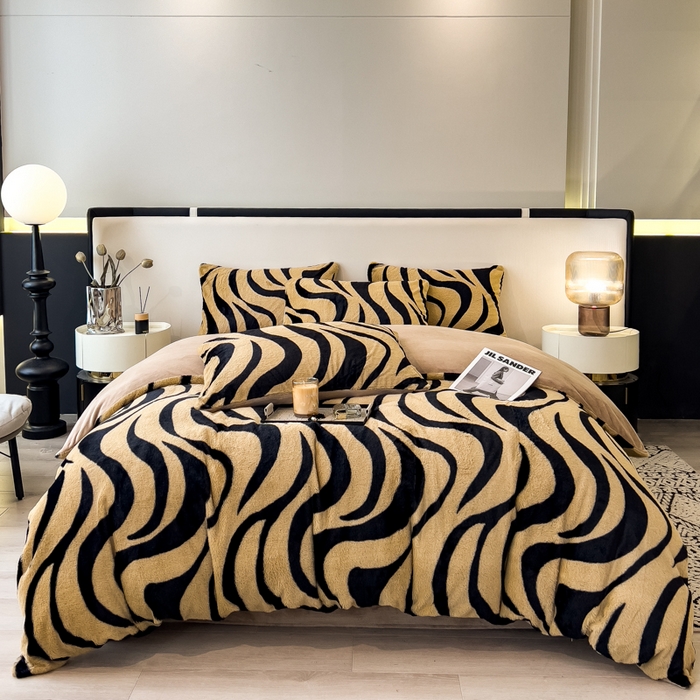 91家纺网 家纺一手货源 找家纺 倾慕家纺 2026新款高克重兔毛绒保暖单被套 斑马纹卡其