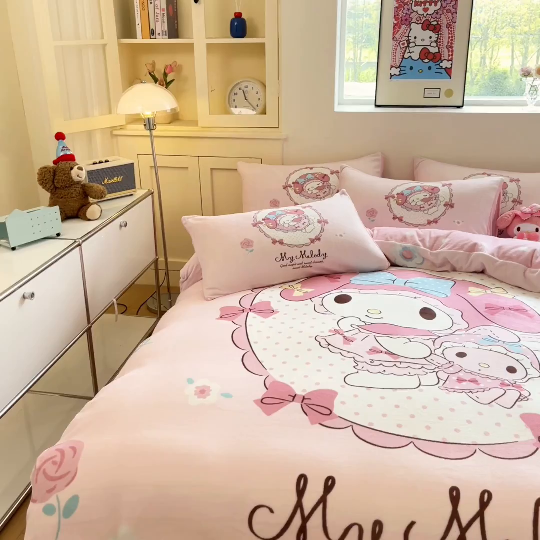 91家纺网 家纺一手货源 找家纺 博雅 2025新款三丽鸥正版授权高克重大版牛奶绒四件套 牛奶绒大版-小花美乐蒂