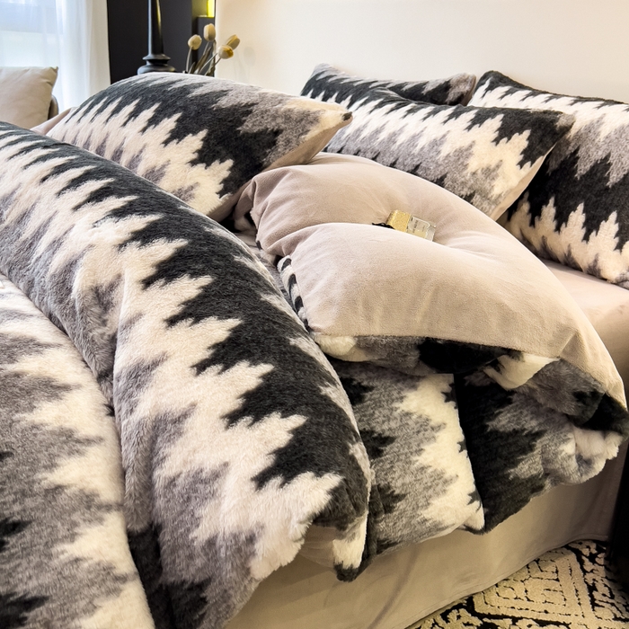 91家纺网 家纺一手货源 找家纺 倾慕家纺 2026新款高克重兔毛绒保暖单被套 泥点曲线灰