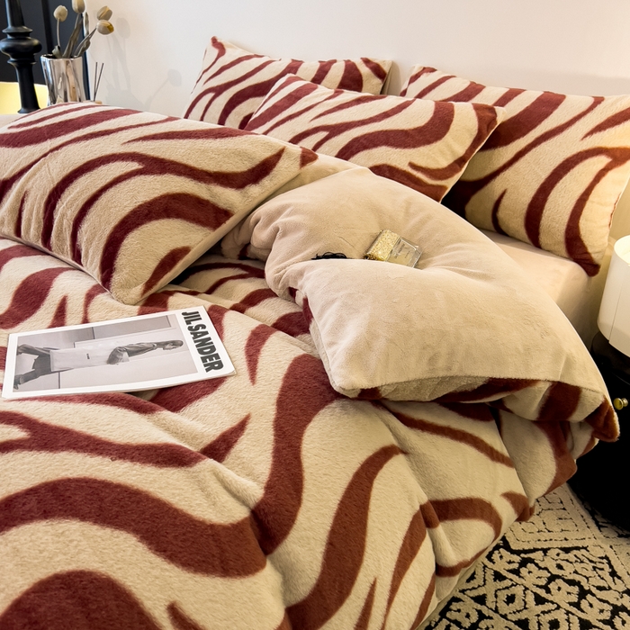 91家纺网 家纺一手货源 找家纺 倾慕家纺 2026新款高克重兔毛绒保暖单被套 斑马纹红
