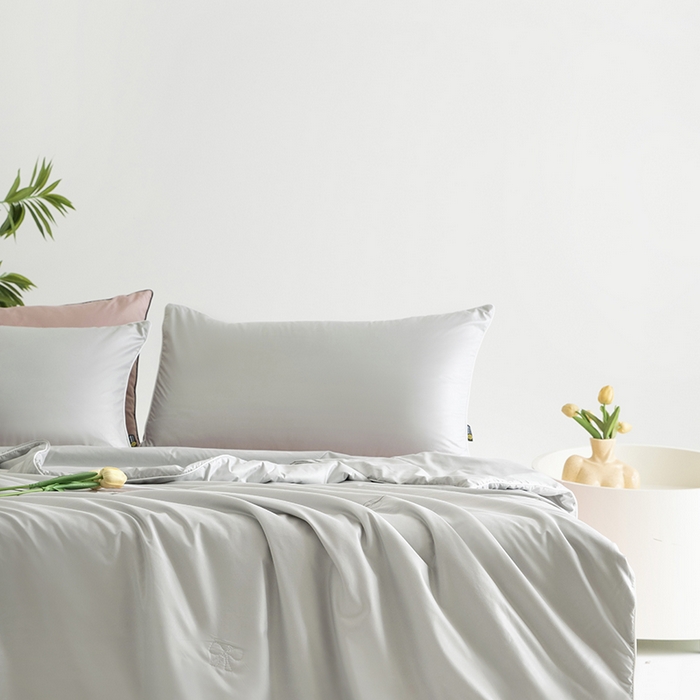 91家纺网 家纺一手货源 找家纺 汣沐生活 2025新款水洗真丝夏被夏被四件套 冰川灰+豆蔻粉