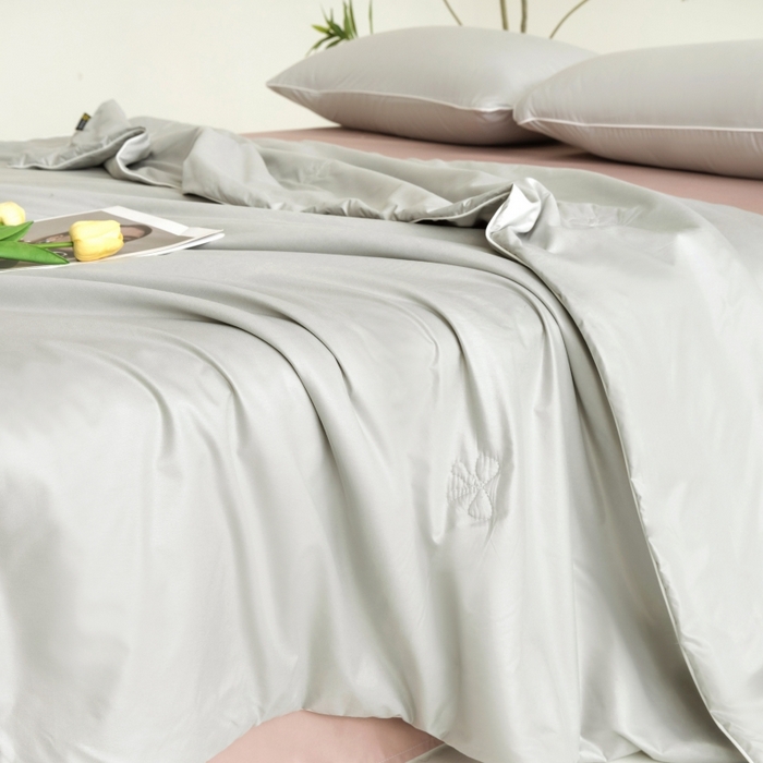 91家纺网 家纺一手货源 找家纺 汣沐生活 2025新款水洗真丝夏被夏被四件套 冰川灰+豆蔻粉