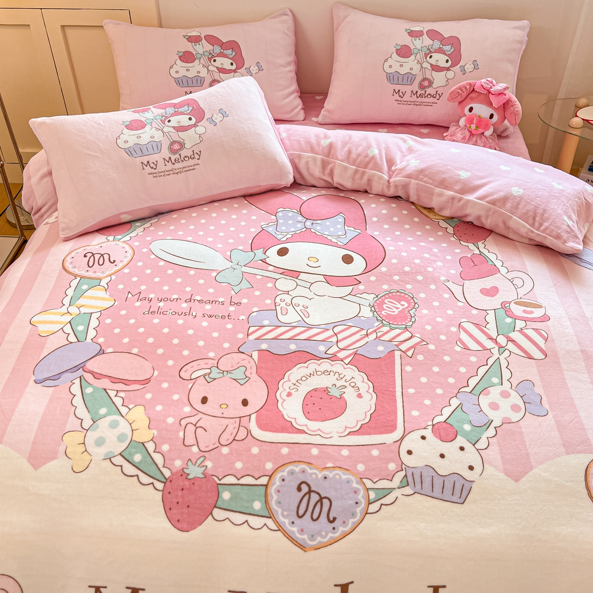 91家纺网 家纺一手货源 找家纺 博雅 2025新款三丽鸥正版授权高克重大版牛奶绒四件套 牛奶绒大版-音乐美乐蒂