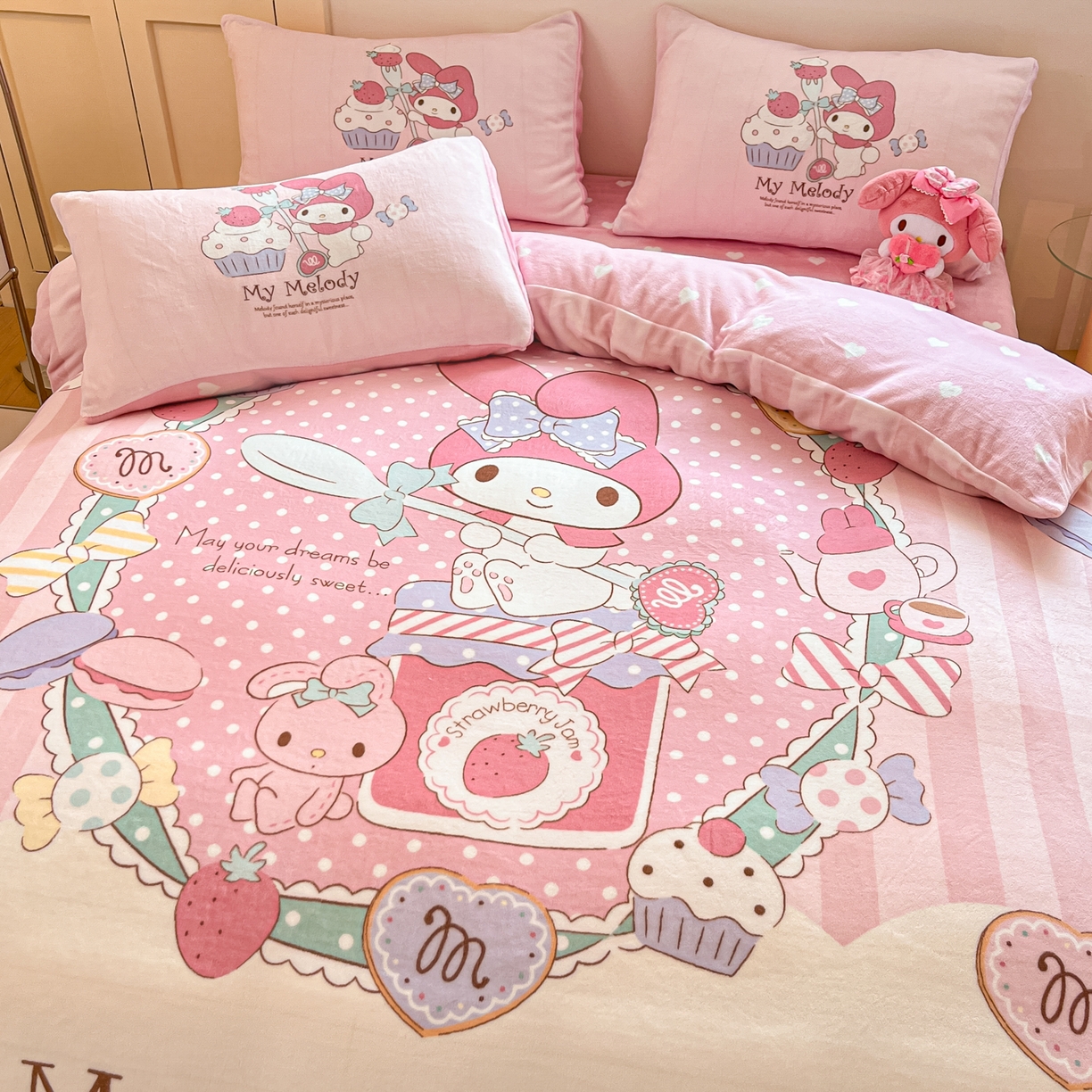 91家纺网 家纺一手货源 找家纺 博雅 2025新款三丽鸥正版授权高克重大版牛奶绒四件套 牛奶绒大版-音乐美乐蒂