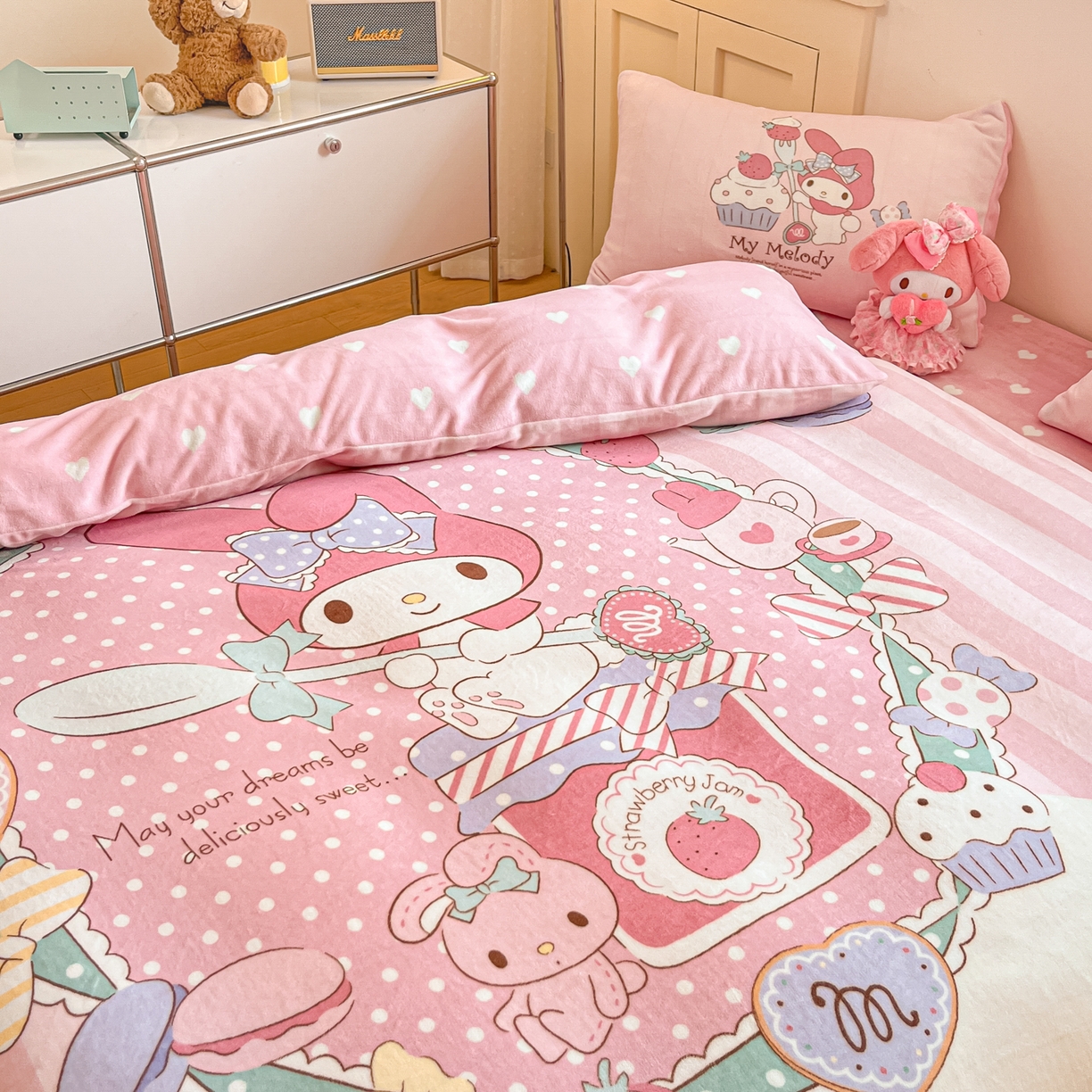 91家纺网 家纺一手货源 找家纺 博雅 2025新款三丽鸥正版授权高克重大版牛奶绒四件套 牛奶绒大版-音乐美乐蒂