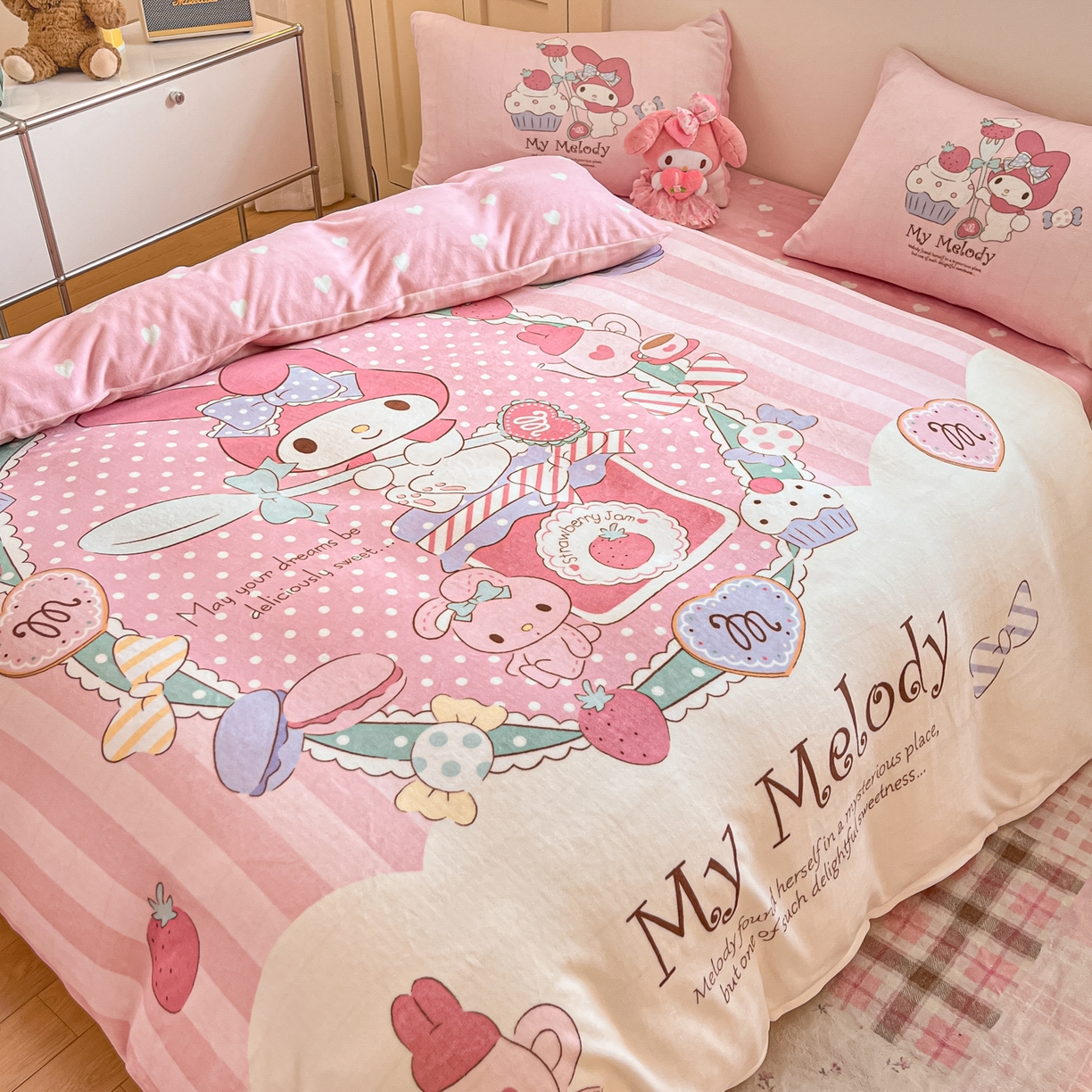 91家纺网 家纺一手货源 找家纺 博雅 2025新款三丽鸥正版授权高克重大版牛奶绒四件套 牛奶绒大版-音乐美乐蒂