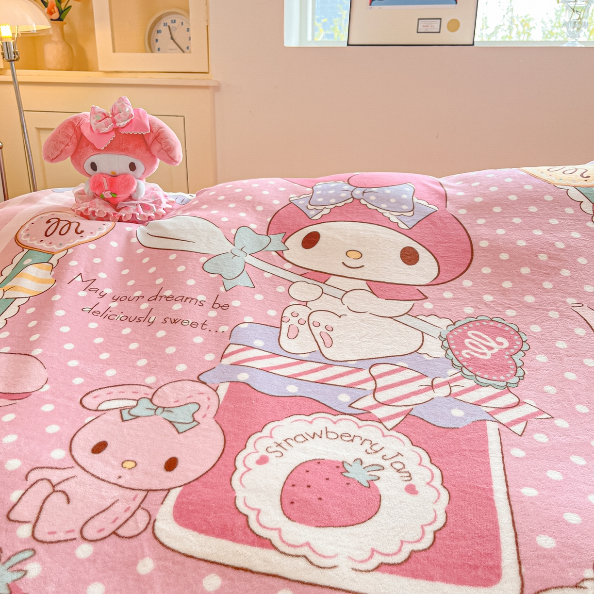 91家纺网 家纺一手货源 找家纺 博雅 2025新款三丽鸥正版授权高克重大版牛奶绒四件套 牛奶绒大版-音乐美乐蒂