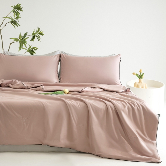 91家纺网 家纺一手货源 找家纺 汣沐生活 2025新款水洗真丝夏被夏被四件套 豆蔻粉+冰川灰