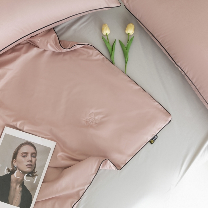 91家纺网 家纺一手货源 找家纺 汣沐生活 2025新款水洗真丝夏被夏被四件套 豆蔻粉+冰川灰