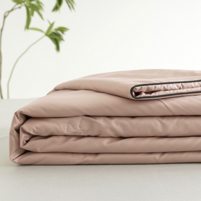 91家纺网 家纺一手货源 找家纺 汣沐生活 2025新款水洗真丝夏被夏被四件套 豆蔻粉+冰川灰