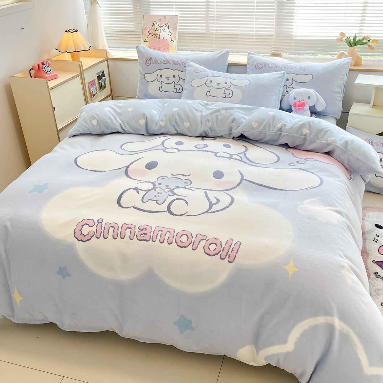 91家纺网 家纺一手货源 找家纺 博雅 2025新款三丽鸥正版授权高克重大版牛奶绒四件套 牛奶绒大版-云朵玉桂狗