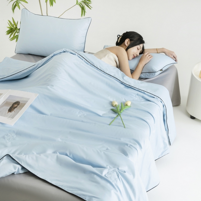 91家纺网 家纺一手货源 找家纺 汣沐生活 2025新款水洗真丝夏被夏被四件套 风铃兰+石墨灰