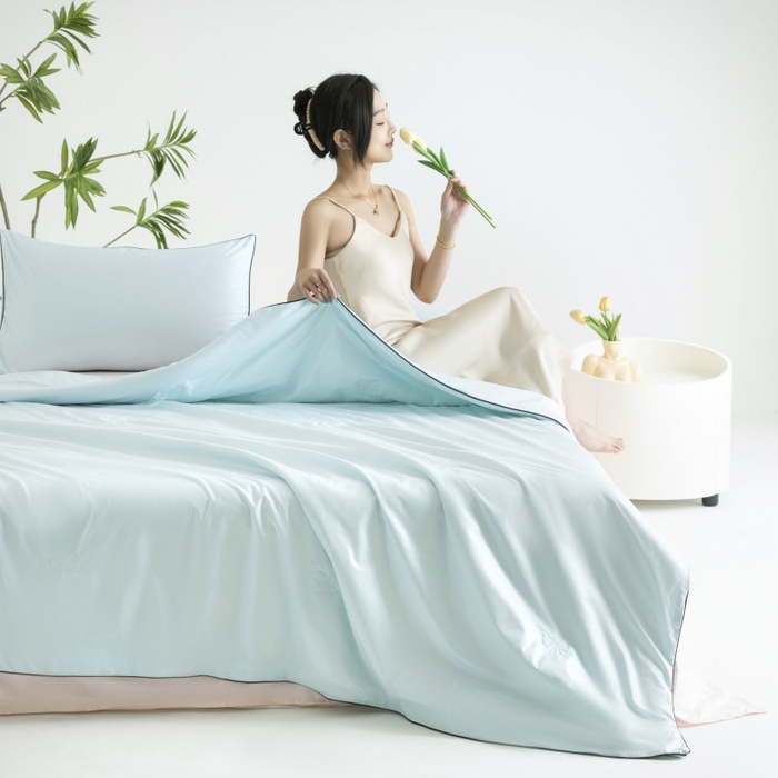 91家纺网 家纺一手货源 找家纺 汣沐生活 2025新款水洗真丝夏被夏被四件套 海盐蓝+半熟蜜桃