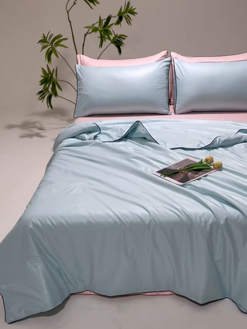 91家纺网 家纺一手货源 找家纺 汣沐生活 2025新款水洗真丝夏被夏被四件套 海盐蓝+半熟蜜桃