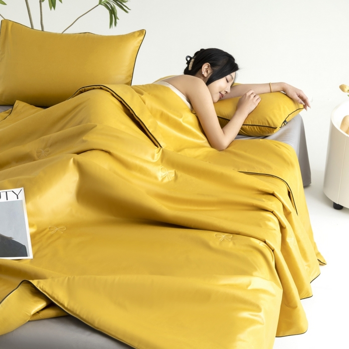 91家纺网 家纺一手货源 找家纺 汣沐生活 2025新款水洗真丝夏被夏被四件套 姜黄+石墨灰