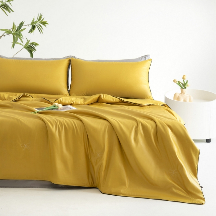 91家纺网 家纺一手货源 找家纺 汣沐生活 2025新款水洗真丝夏被夏被四件套 姜黄+石墨灰