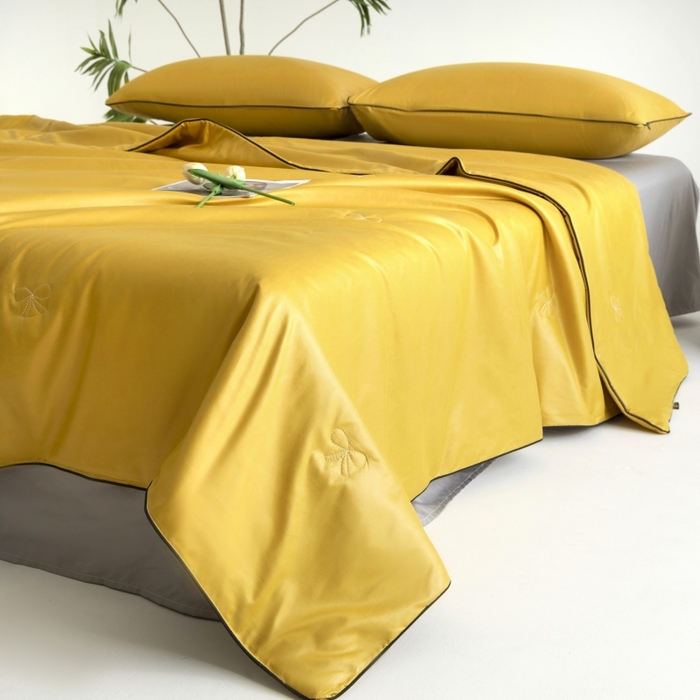 91家纺网 家纺一手货源 找家纺 汣沐生活 2025新款水洗真丝夏被夏被四件套 姜黄+石墨灰