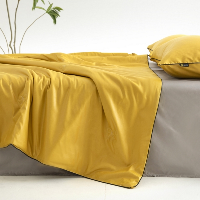 91家纺网 家纺一手货源 找家纺 汣沐生活 2025新款水洗真丝夏被夏被四件套 姜黄+石墨灰