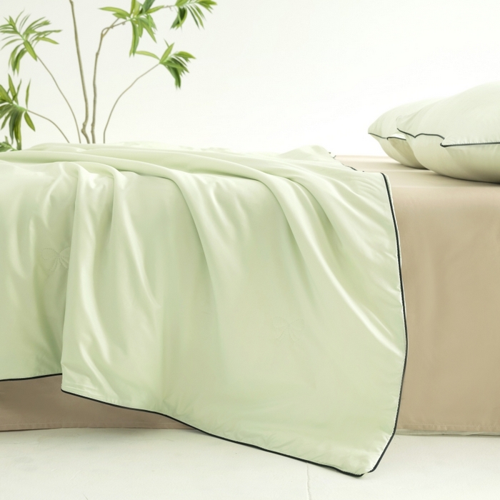 91家纺网 家纺一手货源 找家纺 汣沐生活 2025新款水洗真丝夏被夏被四件套 青草绿+肉桂茶