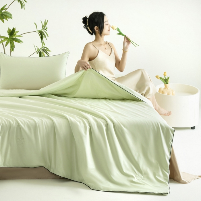 91家纺网 家纺一手货源 找家纺 汣沐生活 2025新款水洗真丝夏被夏被四件套 青草绿+肉桂茶