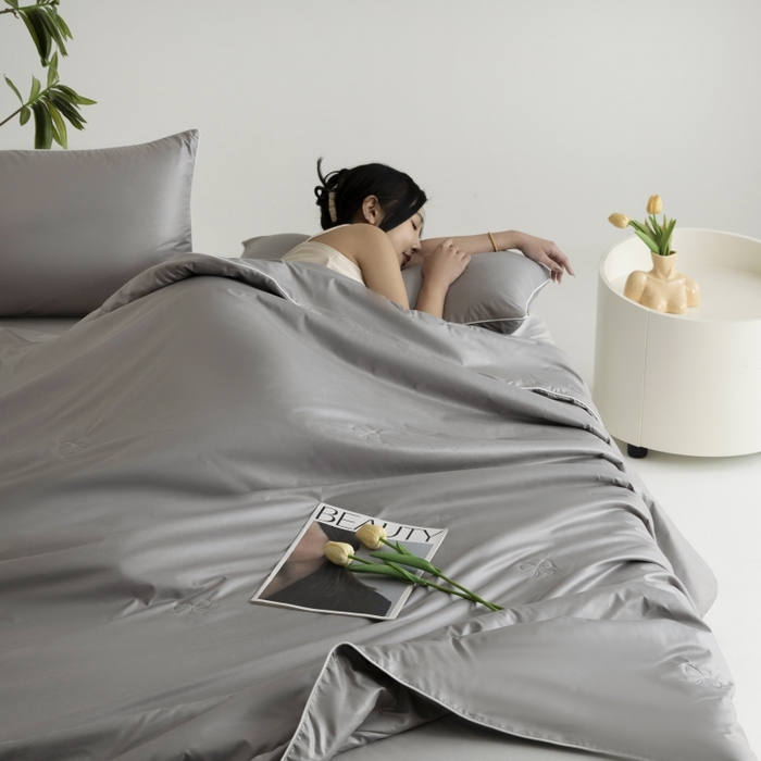 91家纺网 家纺一手货源 找家纺 汣沐生活 2025新款水洗真丝夏被夏被四件套 石墨灰+冰川灰