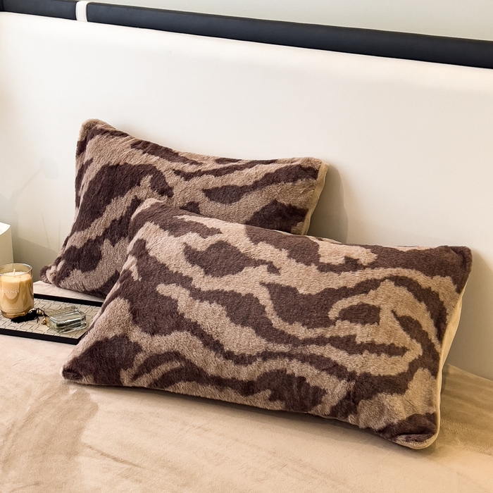 倾慕家纺 2026新款高克重兔毛绒保暖单枕套 岩纹