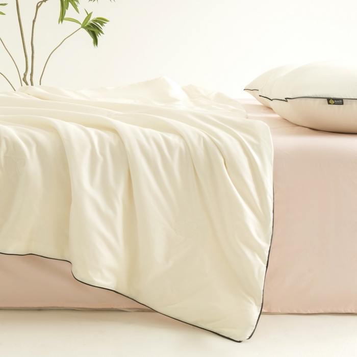 91家纺网 家纺一手货源 找家纺 汣沐生活 2025新款水洗真丝夏被夏被四件套 元气白桃+半熟蜜桃