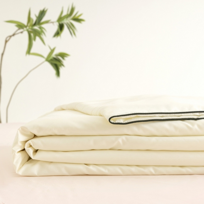 91家纺网 家纺一手货源 找家纺 汣沐生活 2025新款水洗真丝夏被夏被四件套 元气白桃+半熟蜜桃