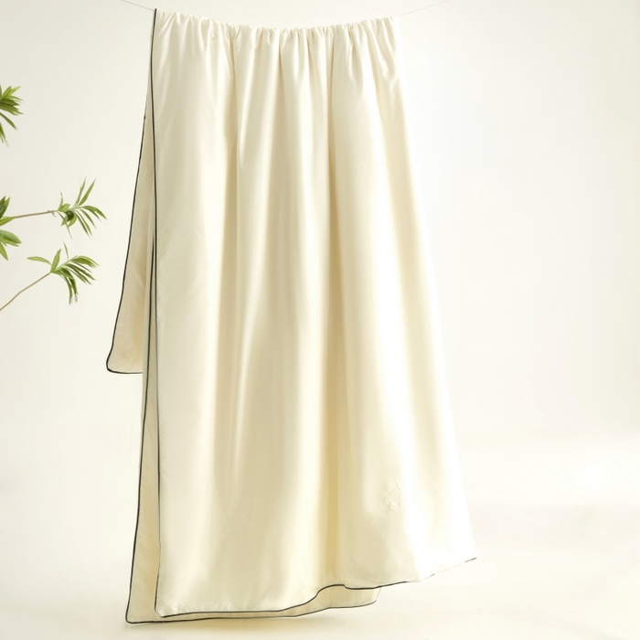 91家纺网 家纺一手货源 找家纺 汣沐生活 2025新款水洗真丝夏被夏被四件套 元气白桃+半熟蜜桃