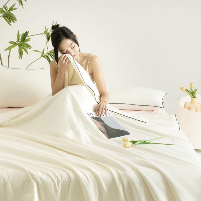 91家纺网 家纺一手货源 找家纺 汣沐生活 2025新款水洗真丝夏被夏被四件套 元气白桃+半熟蜜桃