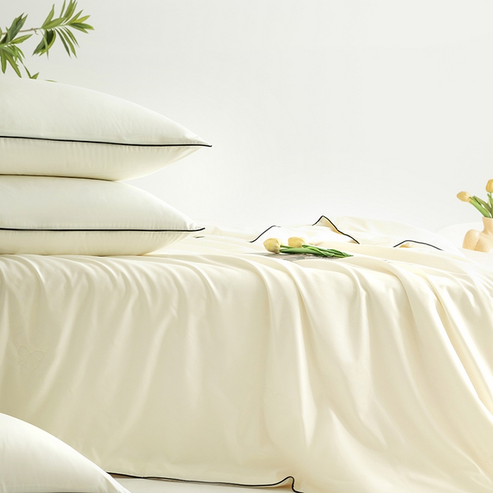 91家纺网 家纺一手货源 找家纺 汣沐生活 2025新款水洗真丝夏被夏被四件套 元气白桃+海盐蓝