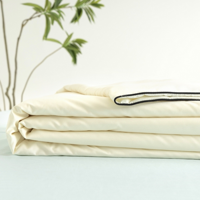 91家纺网 家纺一手货源 找家纺 汣沐生活 2025新款水洗真丝夏被夏被四件套 元气白桃+海盐蓝