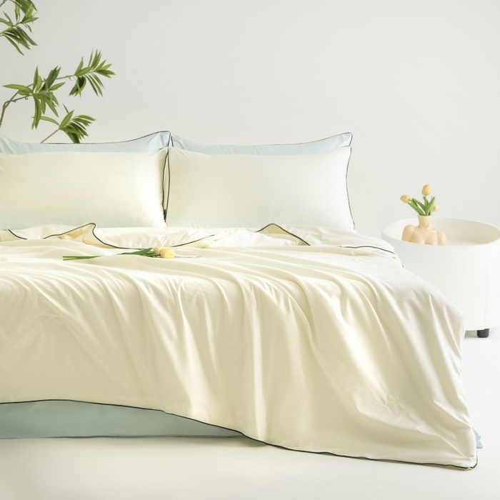 91家纺网 家纺一手货源 找家纺 汣沐生活 2025新款水洗真丝夏被夏被四件套 元气白桃+海盐蓝